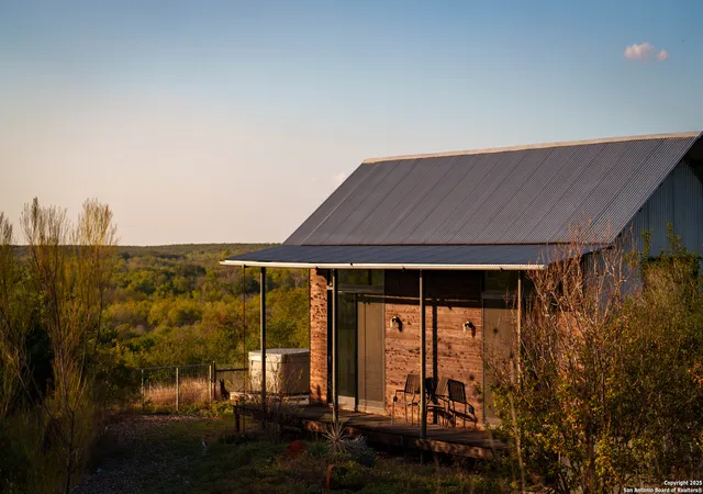 Photo 1 of House for sale at 514 County Road 669, Devine, TX 78016 | MLS# 1920733 | Listing updated on 2026-04-22