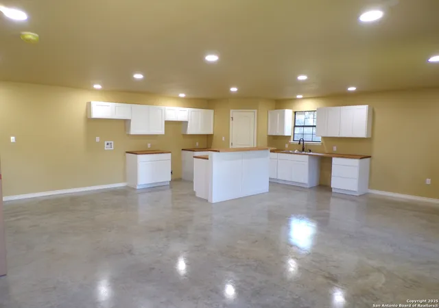Photo 1 of Single family home for sale at 705 W Cargile, Uvalde, TX 78801 | MLS# 1920754 | Listing updated on 2025-11-05