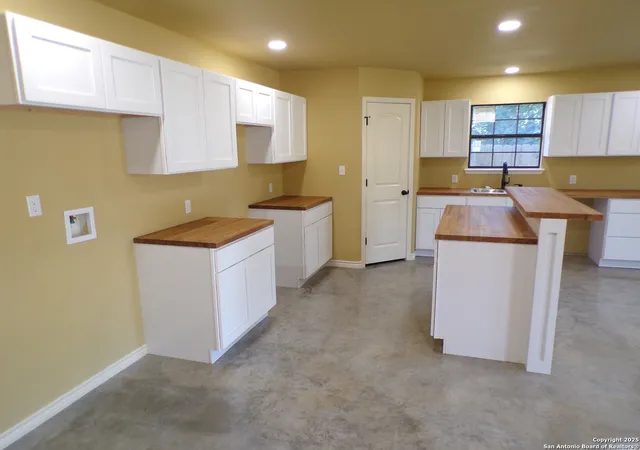 Photo 2 of Single family home for sale at 705 W Cargile, Uvalde, TX 78801 | MLS# 1920754 | Listing updated on 2025-11-05
