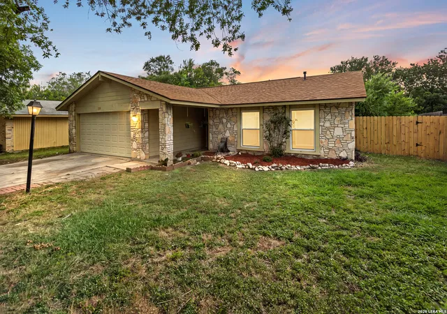 3rd image of 923 Saddlebrook Dr, San Antonio, TX 78245 | MLS# 1920777