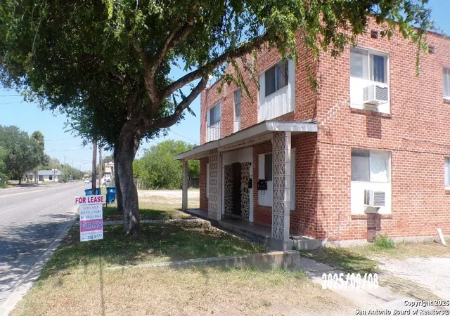 3rd image of 704 N Washington, Beeville, TX 78102 | MLS# 1920938