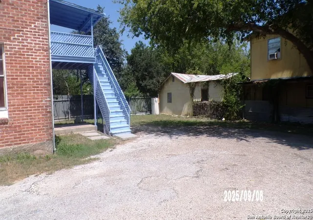 5th image of 704 N Washington, Beeville, TX 78102 | MLS# 1920938