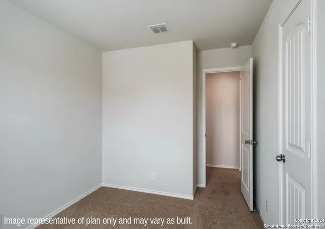 Photo 4 of Sale Pending at 107 Western Gull Dr, San Antonio, TX 78228 | MLS# 1920971 | Listing updated on 2025-12-29