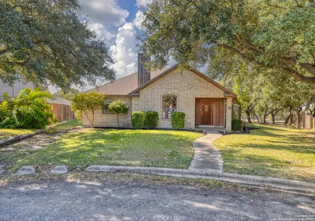 2nd image of 165 Cottonwood Pave, Uvalde, TX 78801 | MLS# 1920977
