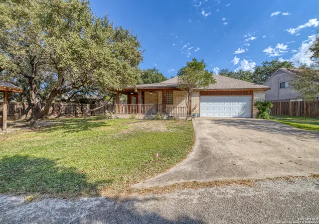 25th image of 165 Cottonwood Pave, Uvalde, TX 78801 | MLS# 1920977