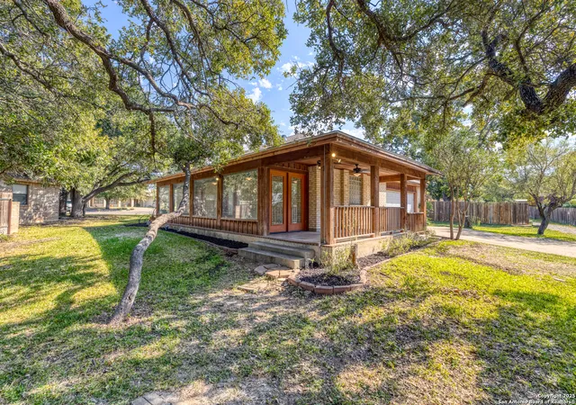 5th image of 165 Cottonwood Pave, Uvalde, TX 78801 | MLS# 1920977