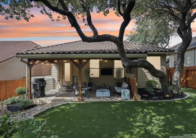 Photo 3 of Sale Pending at 18223 Muir Glen Dr, San Antonio, TX 78257 | MLS# 1920988 | Listing updated on 2025-11-18