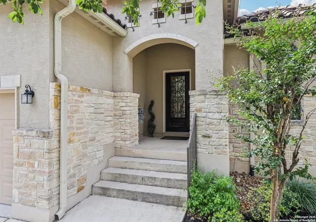 Photo 4 of Sale Pending at 18223 Muir Glen Dr, San Antonio, TX 78257 | MLS# 1920988 | Listing updated on 2025-11-18