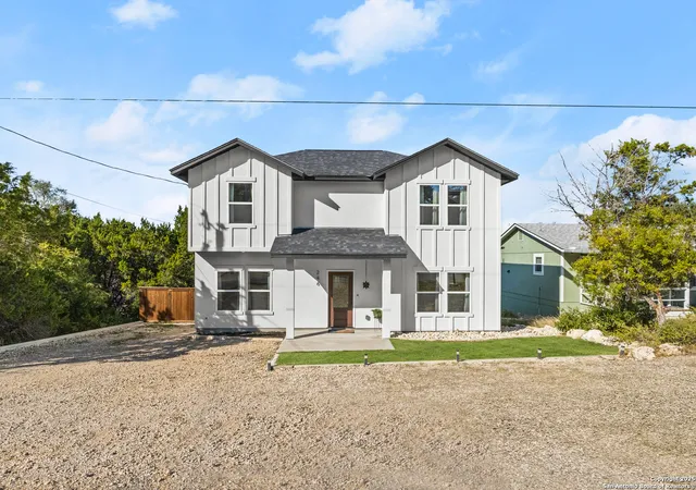 Photo 4 of Single family home for sale at 246 Wild Oak Dr, Canyon Lake, TX 78133 | MLS# 1921003 | Listing updated on 2026-06-08