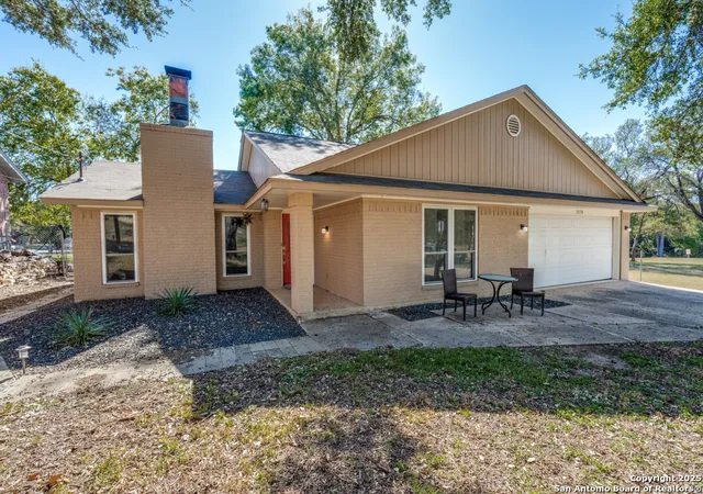 Photo 2 of Single family home for sale at 1174 Mooncrest, New Braunfels, TX 78130 | MLS# 1921076 | Listing updated on 2026-08-18