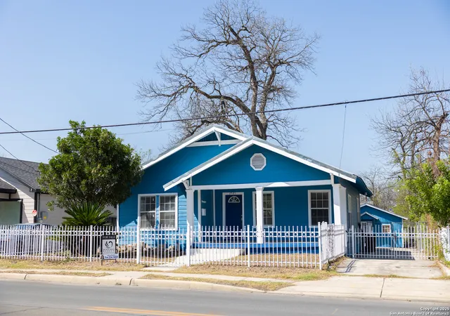 Photo 1 of Sale Pending at 2521 E Houston St 1, San Antonio, TX 78202 | MLS# 1921092 | Listing updated on 2026-01-28