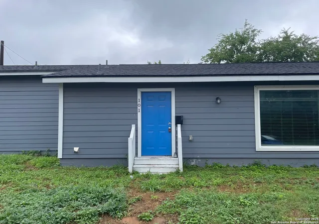 Photo 1 of Sale Pending at 103 Saint Martin, San Antonio, TX 78202 | MLS# 1921099 | Listing updated on 2025-11-27