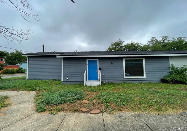 Photo 2 of Sale Pending at 103 Saint Martin, San Antonio, TX 78202 | MLS# 1921099 | Listing updated on 2025-11-27