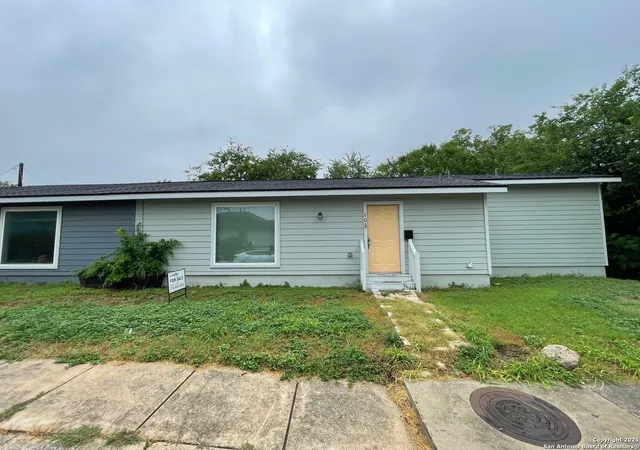 Photo 3 of Sale Pending at 103 Saint Martin, San Antonio, TX 78202 | MLS# 1921099 | Listing updated on 2025-11-27