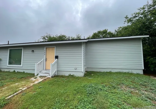 Photo 4 of Sale Pending at 103 Saint Martin, San Antonio, TX 78202 | MLS# 1921099 | Listing updated on 2025-11-27