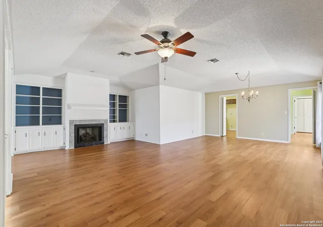 Photo 4 of Manufactured home for sale at 6107 Crescent Fls, Windcrest, TX 78239 | MLS# 1921149 | Listing updated on 2025-11-16