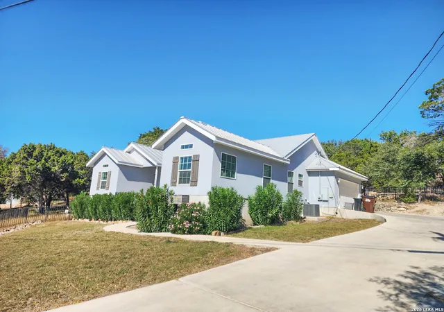 Photo 2 of Single family home for sale at 176 Brooklynn, Canyon Lake, TX 78133 | MLS# 1921194 | Listing updated on 2026-04-09