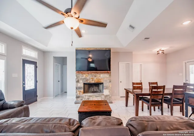 Photo 4 of Single family home for sale at 176 Brooklynn, Canyon Lake, TX 78133 | MLS# 1921194 | Listing updated on 2026-04-09