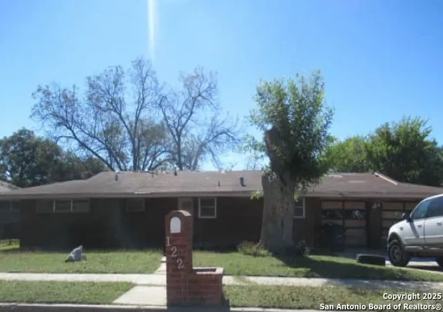 Photo 1 of Sale Pending at 122 Clubhill Dr, San Antonio, TX 78228 | MLS# 1921215 | Listing updated on 2026-01-14