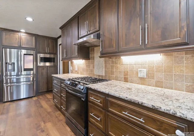 Photo 4 of Sale Pending at 1503 Lakeview, Canyon Lake, TX 78133 | MLS# 1921234 | Listing updated on 2026-03-26