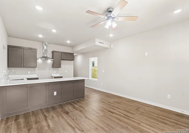 Listing Photo 4 - Condo for sale in building located at 851 Porter St, San Antonio, TX 78210