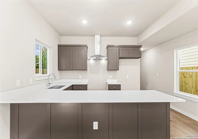 Listing Photo 5 - Condo for sale in building located at 851 Porter St, San Antonio, TX 78210