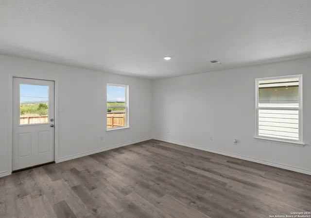 Photo 4 of Sale Pending at 316 Lazyglade Ln, Seguin, TX 78155 | MLS# 1921452 | Listing updated on 2026-01-22
