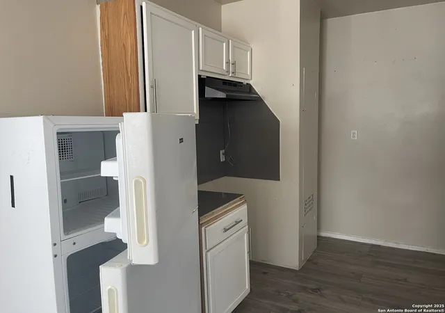 Photo 4 of Multi family home for sale at 1101-1103 Bailey Ave, San Antonio, TX 78210 | MLS# 1921508 | Listing updated on 2025-11-18