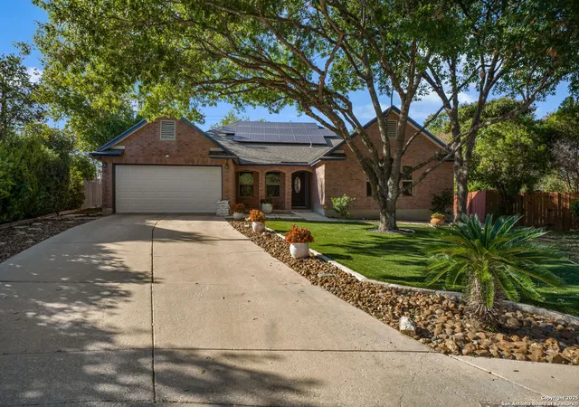 Photo 2 of Sale Pending at 1902 Indian Meadows Dr, San Antonio, TX 78230 | MLS# 1921594 | Listing updated on 2025-12-30