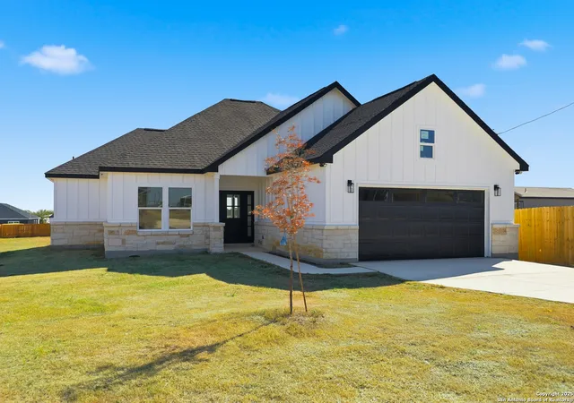 Photo 1 of Sale Pending at 17114 Laguna Seca, Atascosa, TX 78002 | MLS# 1921607 | Listing updated on 2026-04-07