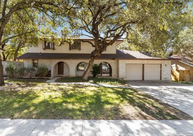 Photo 3 of Sale Pending at 7634 Tippit Trl, San Antonio, TX 78240 | MLS# 1921609 | Listing updated on 2025-12-01