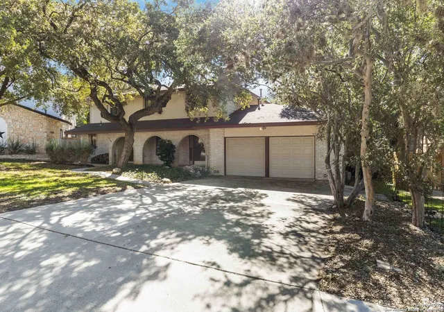 Photo 3 of Sale Pending at 7634 Tippit Trl, San Antonio, TX 78240 | MLS# 1921609 | Listing updated on 2025-12-01