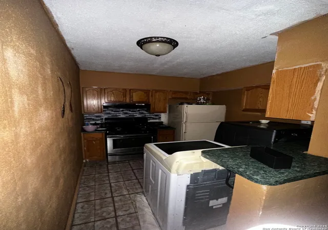 Photo 3 of Single family home for sale at 10922 Bending, San Antonio, TX 78224 | MLS# 1921737 | Listing updated on 2025-11-09