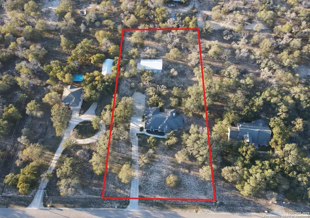 Photo 3 of Single family home for sale at 355 Shannon Ridge Dr, Floresville, TX 78114 | MLS# 1921749 | Listing updated on 2025-12-30