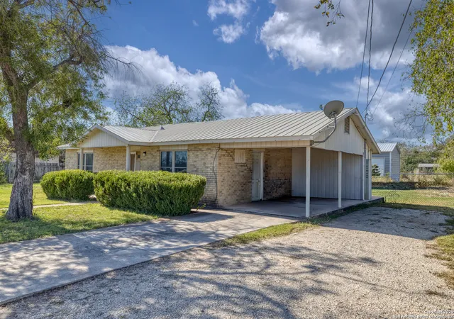 2nd image of 733 N Camp, Uvalde, TX 78801 | MLS# 1921788