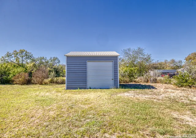 5th image of 733 N Camp, Uvalde, TX 78801 | MLS# 1921788