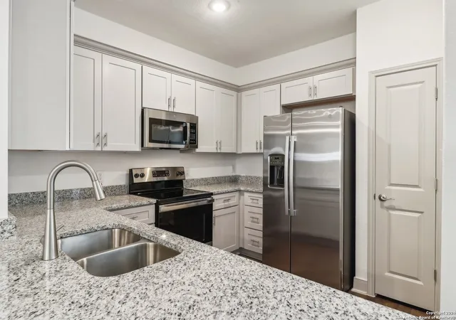 Photo 4 of House for sale at 6420 Segovia Ranch, San Antonio, TX 78251 | MLS# 1921806 | Listing updated on 2025-11-10