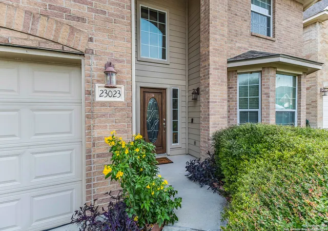 Photo 3 of Sale Pending at 23023 Fairway Brg, San Antonio, TX 78258 | MLS# 1921815 | Listing updated on 2026-02-17