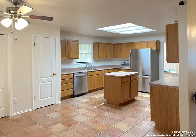 Photo 3 of Single family home for sale at 1039 Malone, Devine, TX 78016 | MLS# 1921836 | Listing updated on 2026-01-25