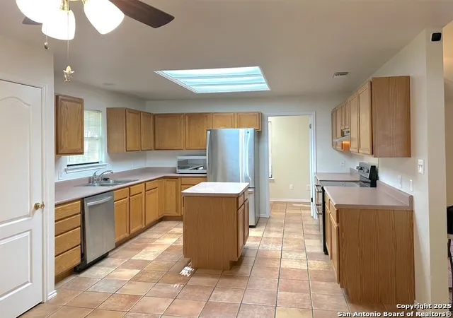 Photo 3 of Single family home for sale at 1039 Malone, Devine, TX 78016 | MLS# 1921836 | Listing updated on 2026-01-25