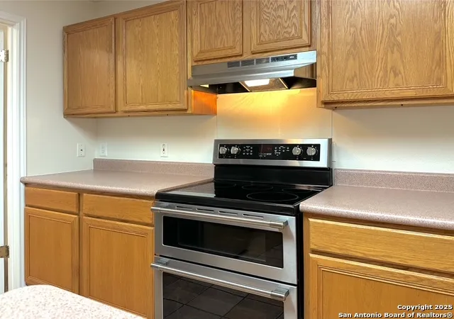 Photo 4 of Single family home for sale at 1039 Malone, Devine, TX 78016 | MLS# 1921836 | Listing updated on 2026-01-25