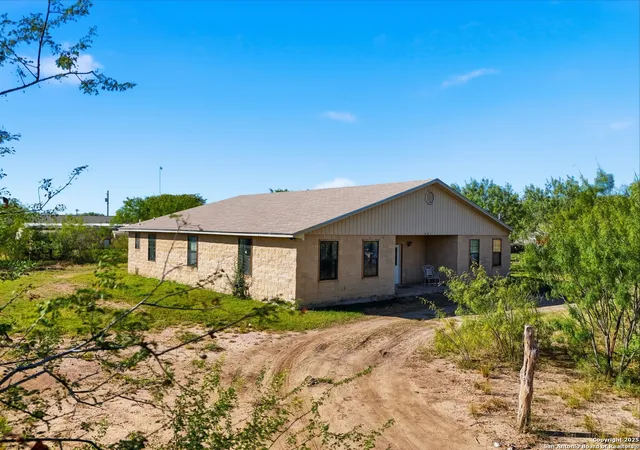 Photo 2 of Single family home for sale at 411 W Daniel, Uvalde, TX 78801 | MLS# 1921926 | Listing updated on 2025-11-21