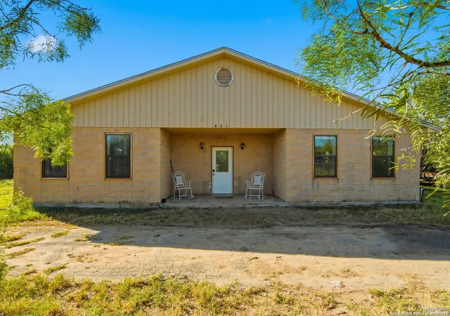 Photo 1 of Single family home for sale at 411 W Daniel, Uvalde, TX 78801 | MLS# 1921926 | Listing updated on 2025-11-21