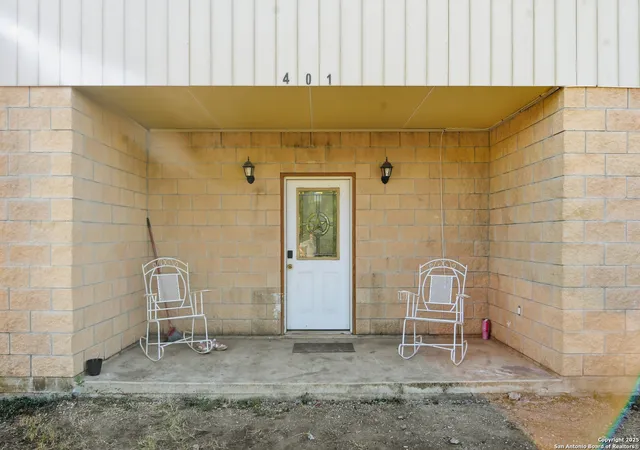 Photo 3 of Single family home for sale at 411 W Daniel, Uvalde, TX 78801 | MLS# 1921926 | Listing updated on 2025-11-21