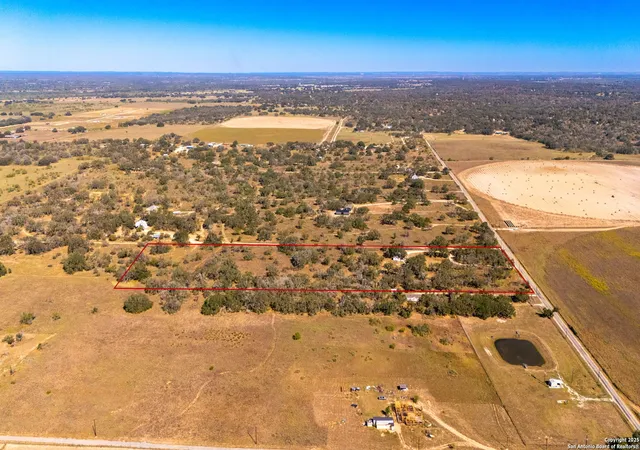 Photo 4 of Single family home for sale at 1742 County Road 777, Devine, TX 78016 | MLS# 1921961 | Listing updated on 2026-01-06