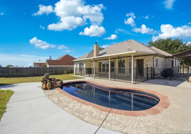 2nd image of 144 Las Palomas, La Vernia, TX 78121 | MLS# 1921983