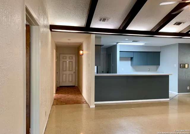 Photo 4 of Sale Pending at 112 Travertine Ln, San Antonio, TX 78213 | MLS# 1921993 | Listing updated on 2025-11-25