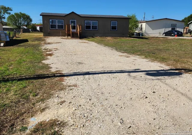 Photo 2 of Manufactured home for sale at 113 Merganser Cove, San Marcos, TX 78666 | MLS# 1922010 | Listing updated on 2025-11-21