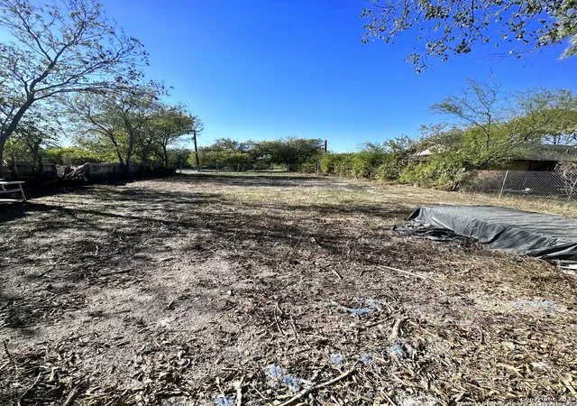 Photo 3 of Sale Pending at 618 N San Gabriel, San Antonio, TX 78228 | MLS# 1922012 | Listing updated on 2025-11-21