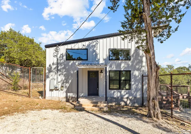 Photo 1 of Single family home for sale at 1226 Whispering Hills, Canyon Lake, TX 78133 | MLS# 1922073 | Listing updated on 2025-11-22